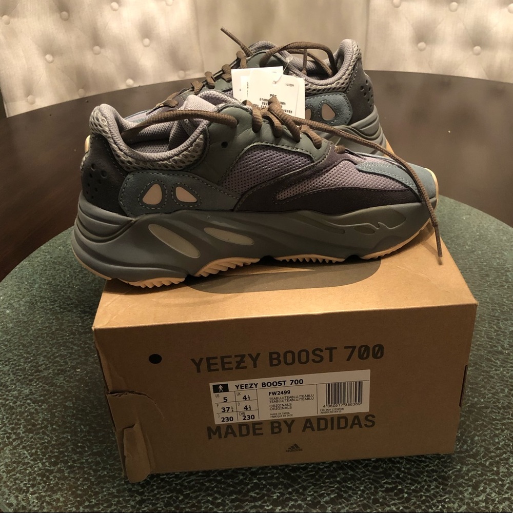 Yezzy boost 700 teal blue